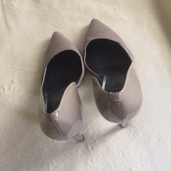 Kenneth Cole Reaction Beige Heel Pumps. - Picture 5 of 6